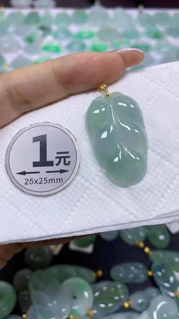 颈饰18K金镶嵌翡翠 天然翡翠A货