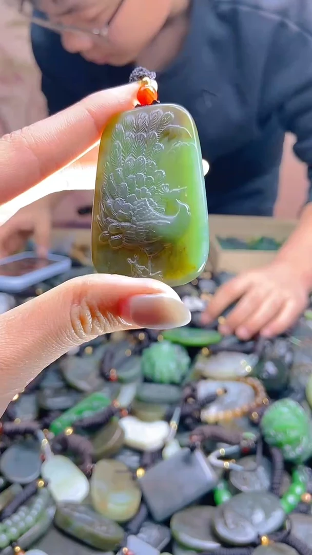 颈饰未镶嵌和田玉1