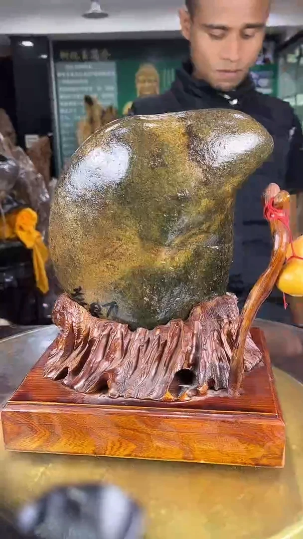 新疆和田青玉籽料摆件