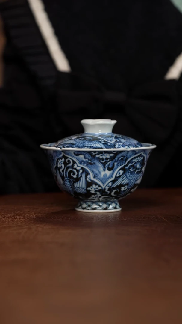 元青花凤纹花口盖碗