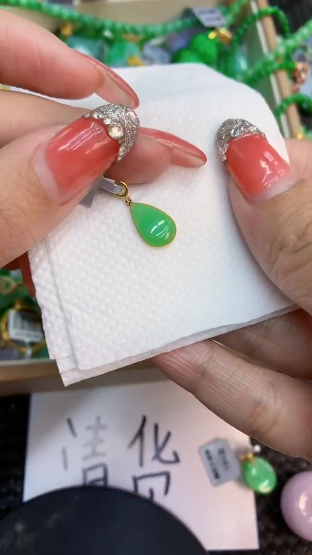 颈饰18K金镶嵌翡翠1