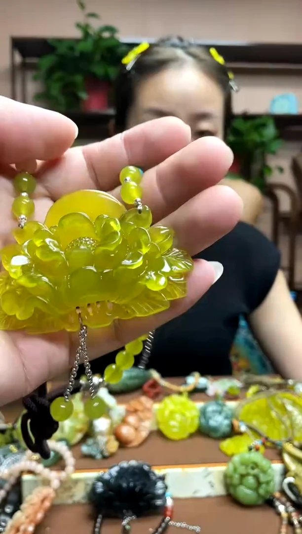 未镶嵌岫玉颈饰·