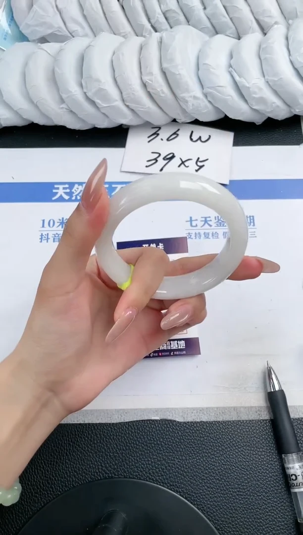 和田玉手镯未镶嵌F933-60.8