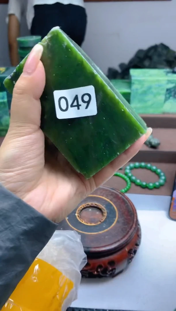 和田玉（碧玉）未镶嵌珠宝半成品1