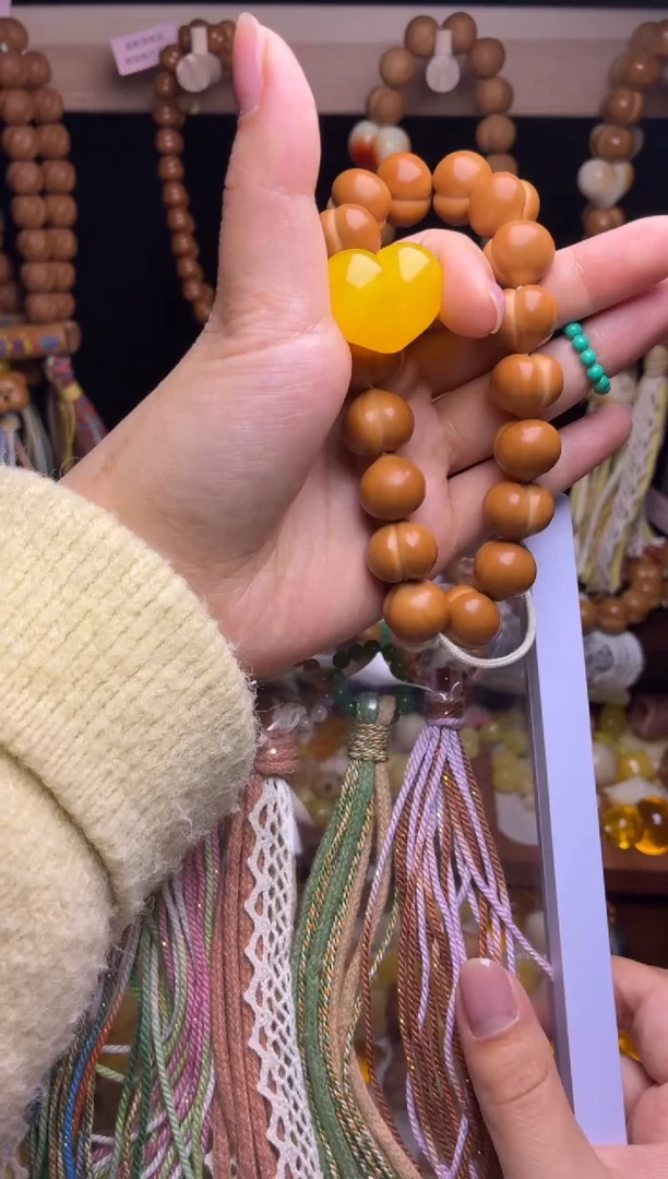 吊坠猴头核桃佳****•全品光面柯基蜜心绿跑环紫咖流苏手持