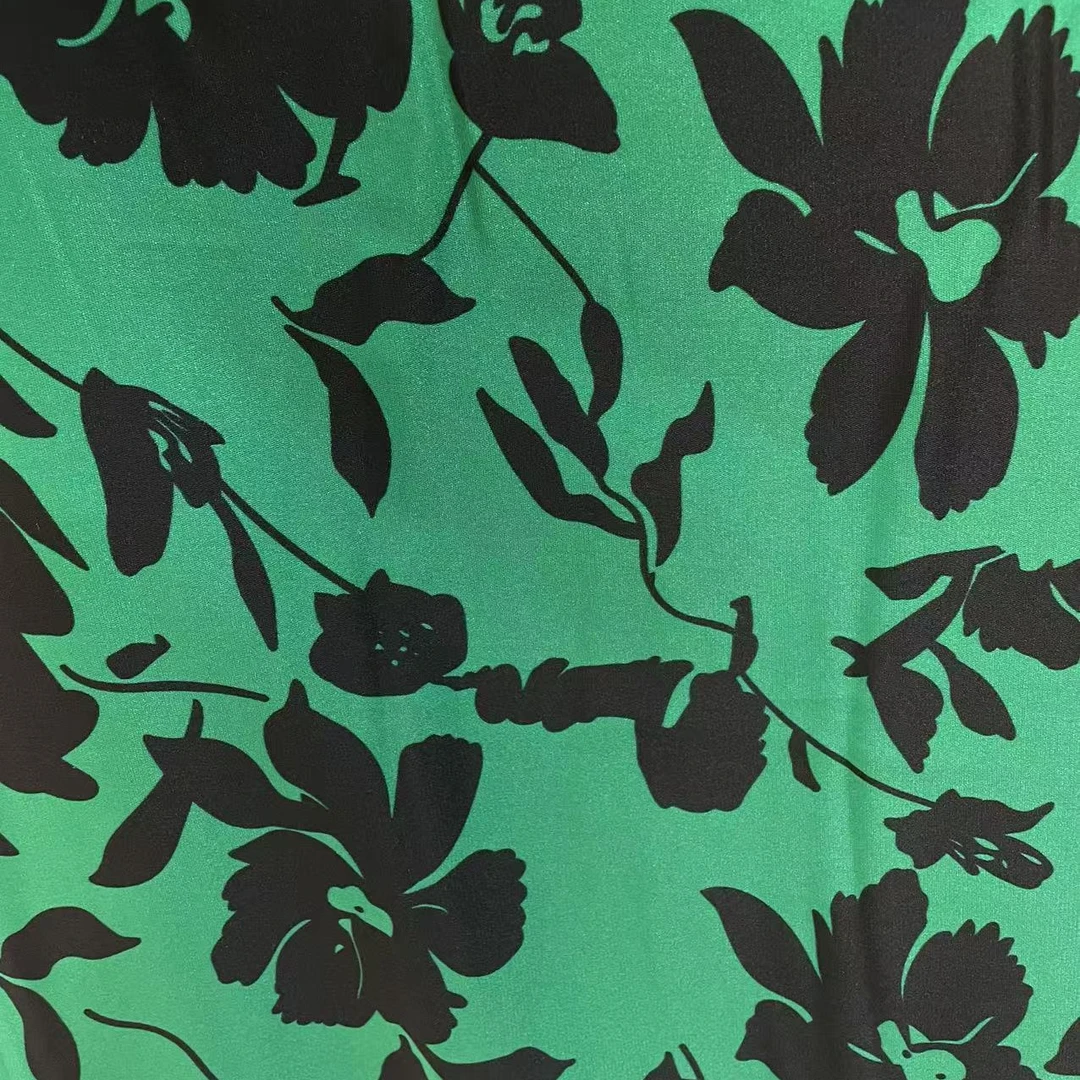 绿底黑花平纹缎时尚时装面料（不支持7天无理由）