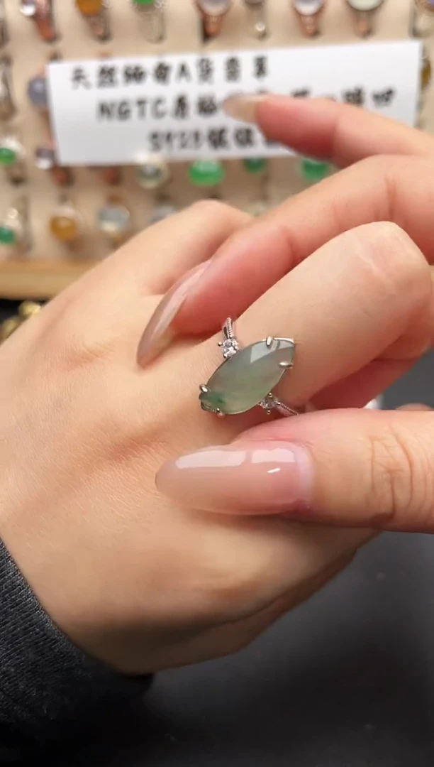 未镶嵌戒指翡翠一物一证一礼盒