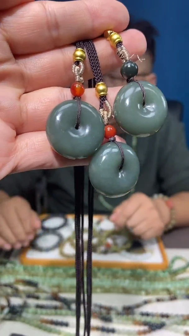 颈饰未镶嵌和田玉颜色多样性发货拍一发一