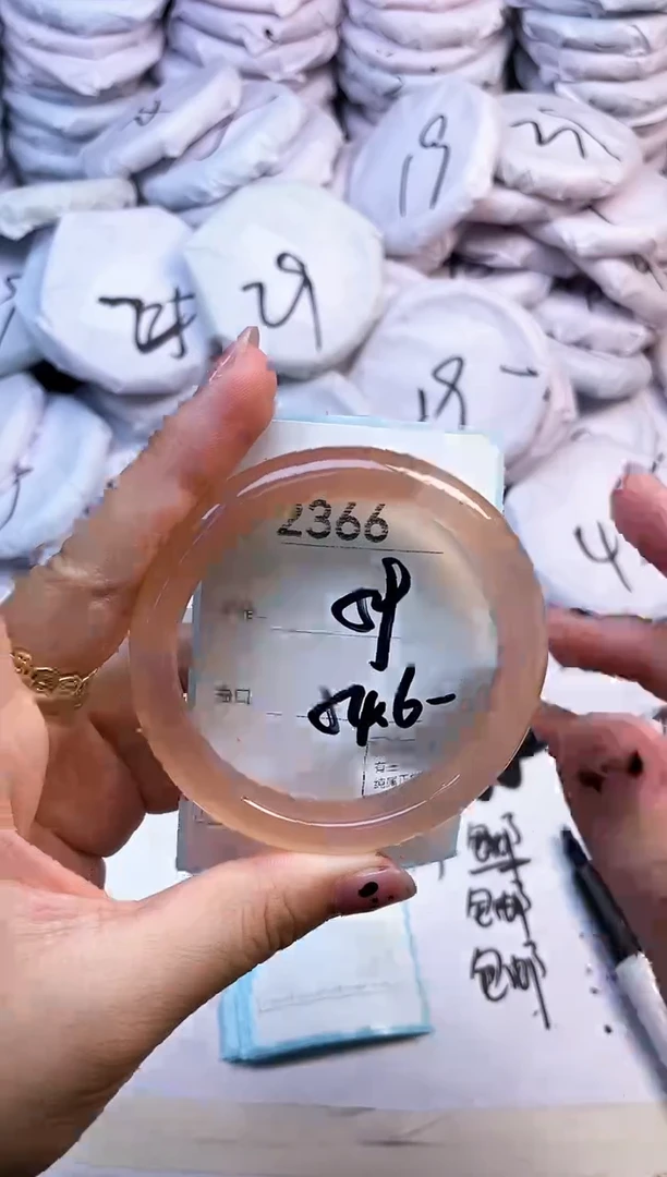 玛瑙/玉髓手镯未镶嵌2366