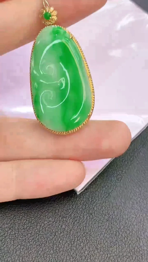 颈饰18K金镶嵌翡翠赠礼盒证书 珍珍