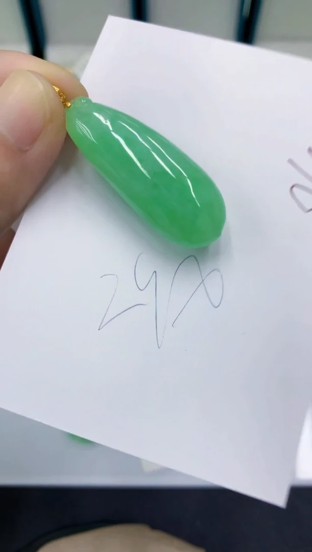 颈饰18K金镶嵌翡翠翡翠