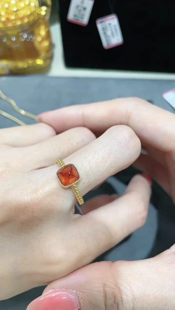 18K金镶嵌芬达石戒指