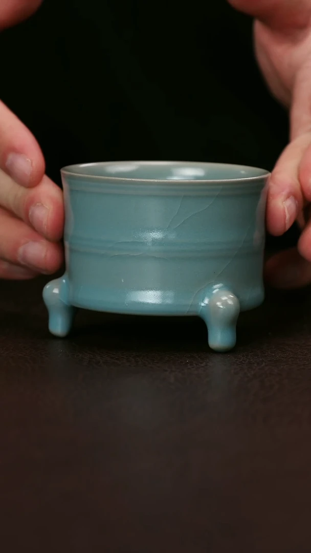 其他汝官窑小号三足弦纹杯11