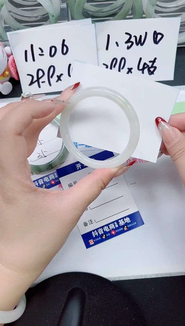 【闪购商品】石英质玉手镯未镶嵌a174