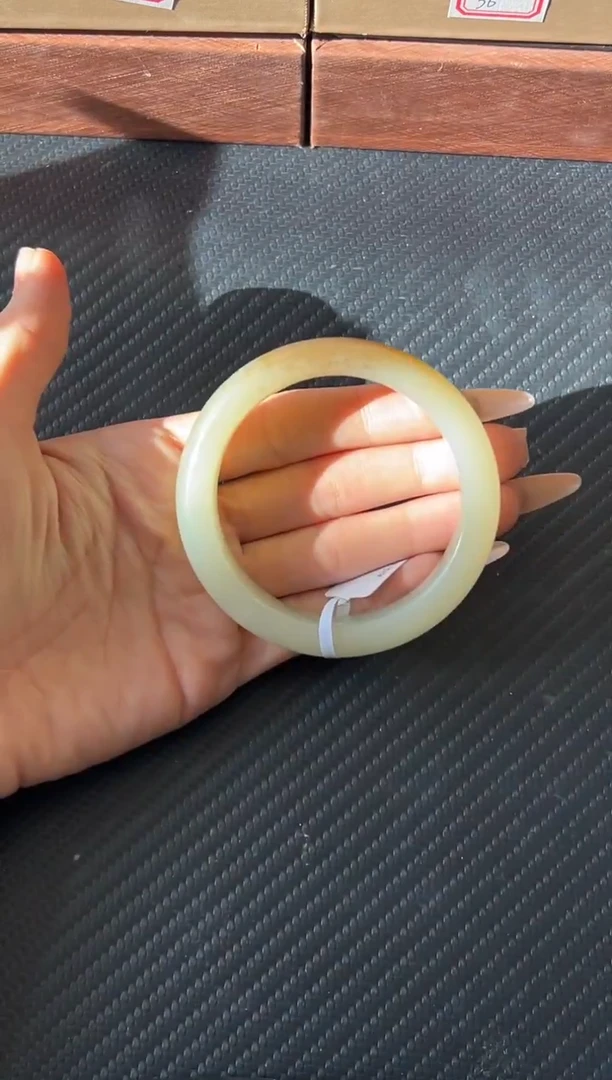 未镶嵌手镯和田玉且末近矿二号矿微色差58