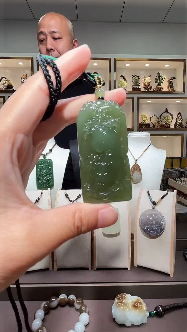 和田玉未镶嵌颈饰苏