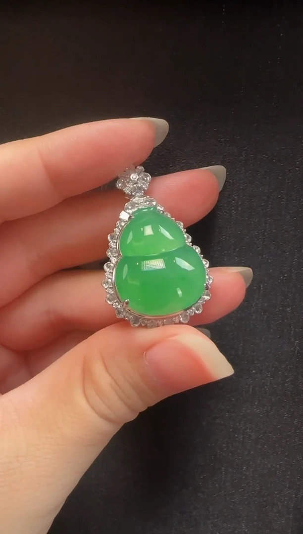 颈饰18K金镶嵌翡翠056葫芦一个