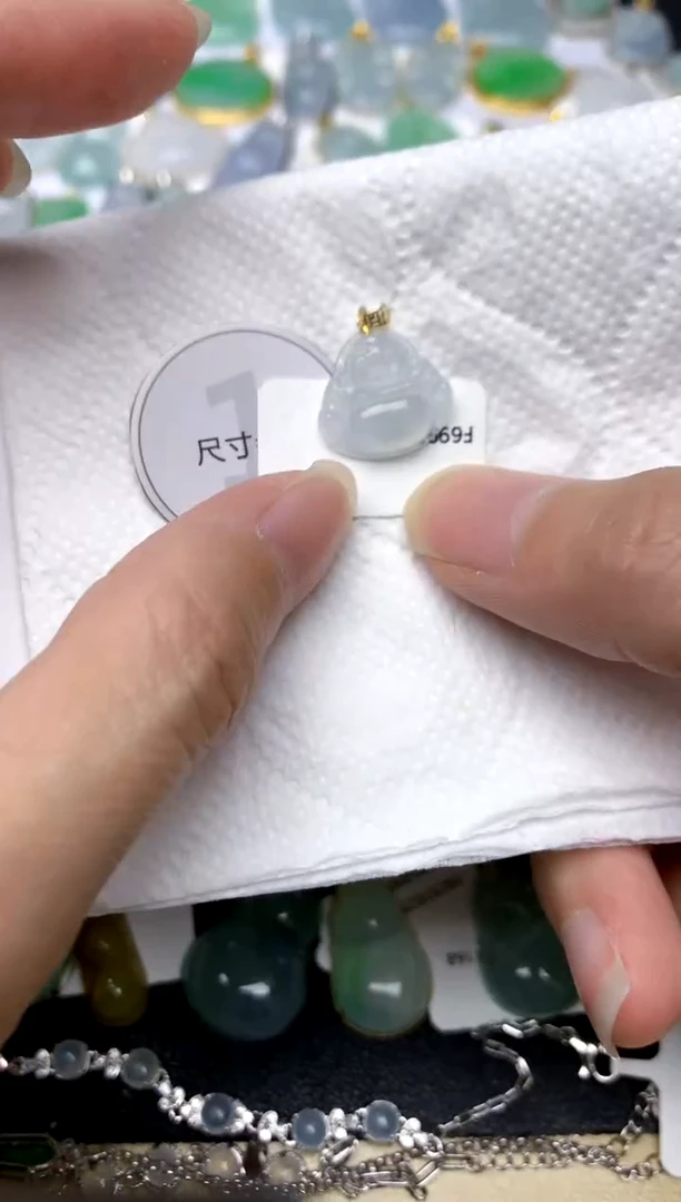 颈饰18K金镶嵌翡翠天然A货翡翠