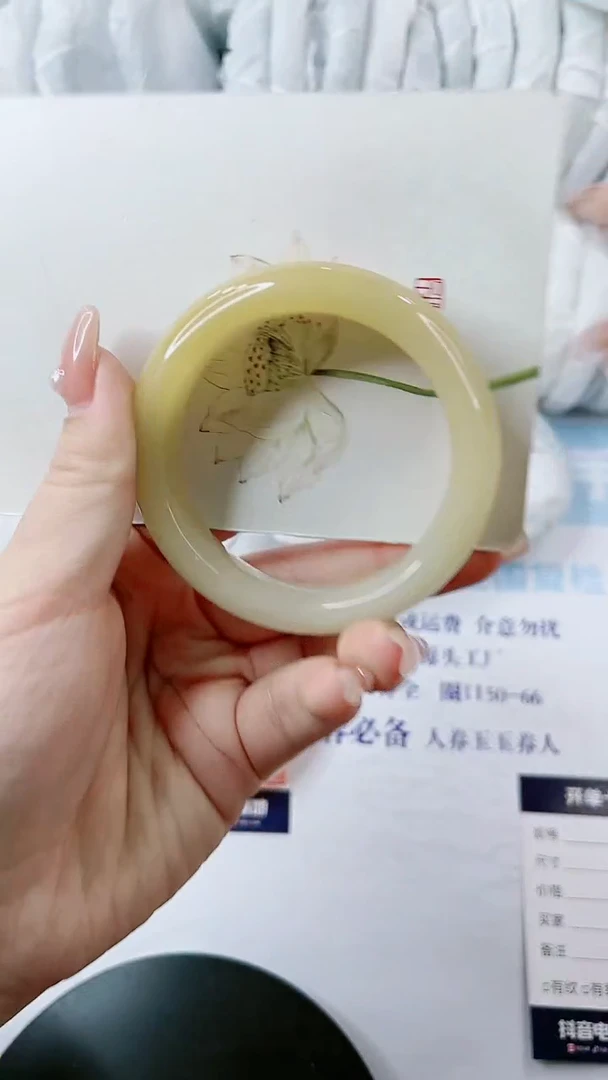 【闪购商品】石英质玉手镯未镶嵌0481316168多样性发货