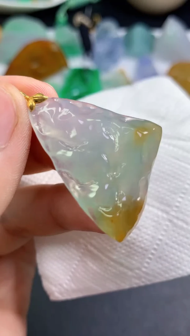 颈饰未镶嵌翡翠