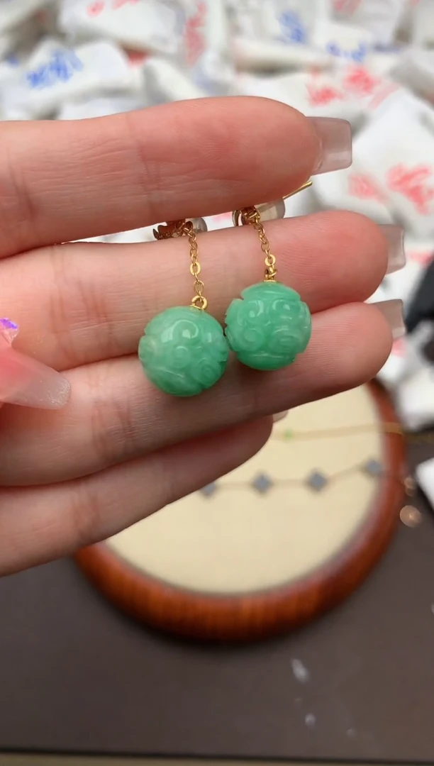翡翠18K金镶嵌耳饰一