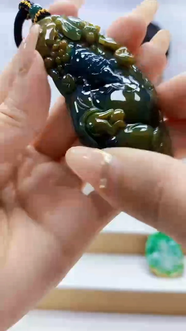 未镶嵌定制翡翠宝****哥5060ty-毛货挂件