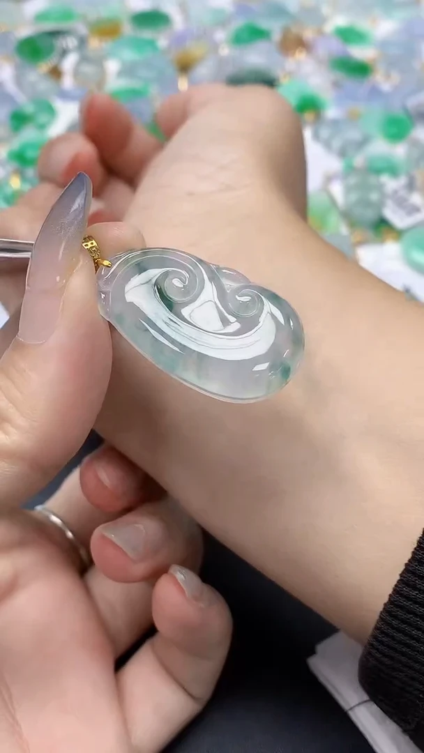 翡翠18K金镶嵌颈饰天然缅甸a货翡翠