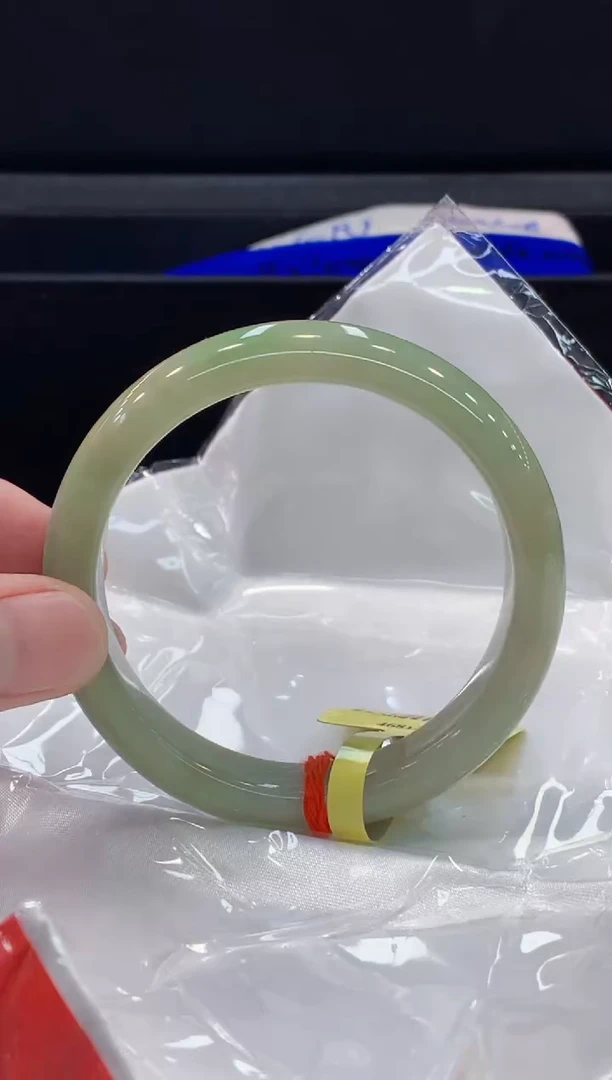 翡翠手镯未镶嵌手镯