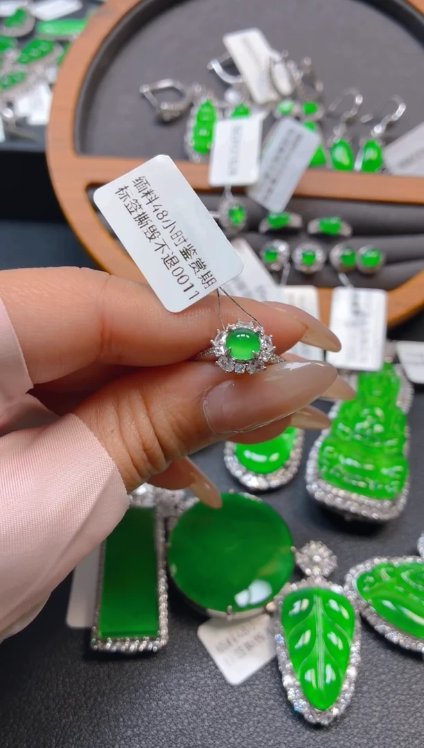 银S925镶嵌翡翠耳饰1