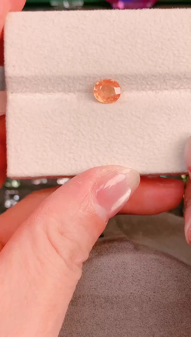 未镶嵌珠宝半成品石榴石（芬达石）1.6ct