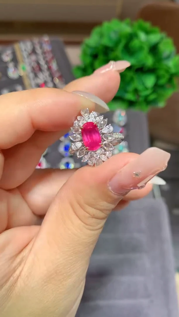 18K金镶嵌戒指红宝石2.46ct