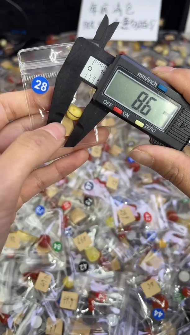 裸石蜜蜡未镶嵌扩孔联系客服