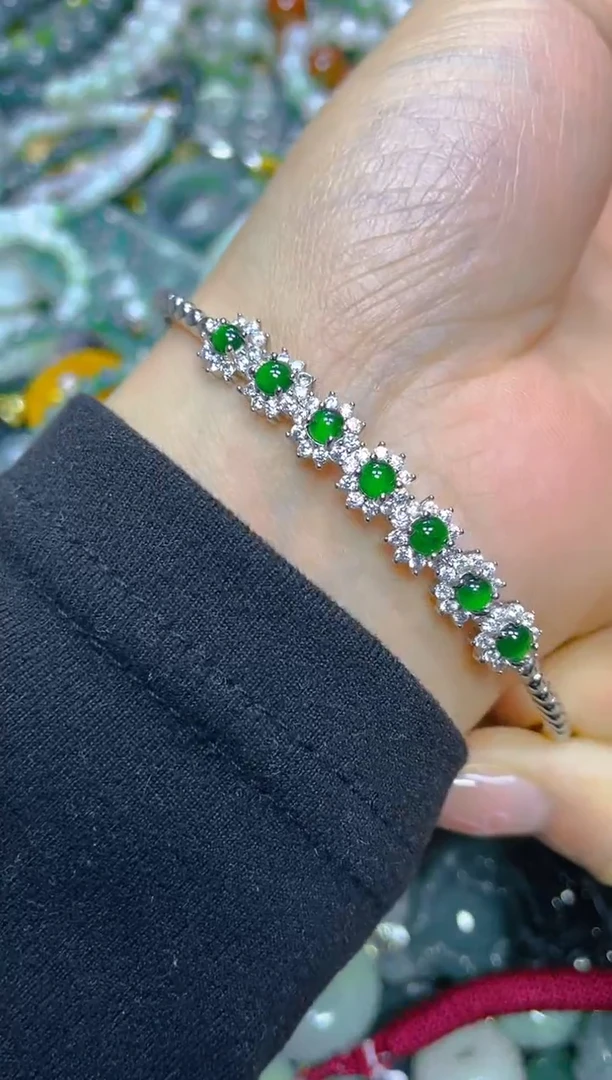 颈饰未镶嵌翡翠/F/翡翠A货，一件也是批发价