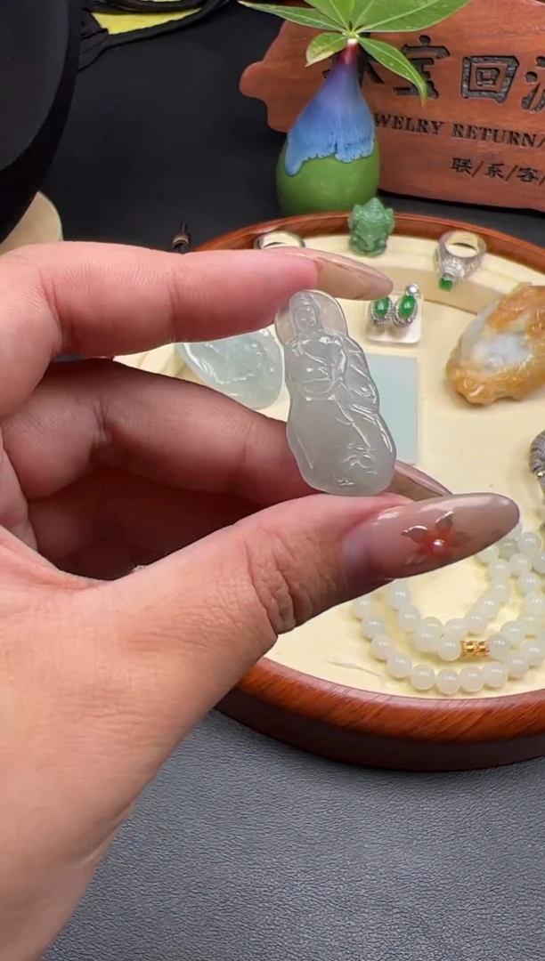 颈饰未镶嵌翡翠观音