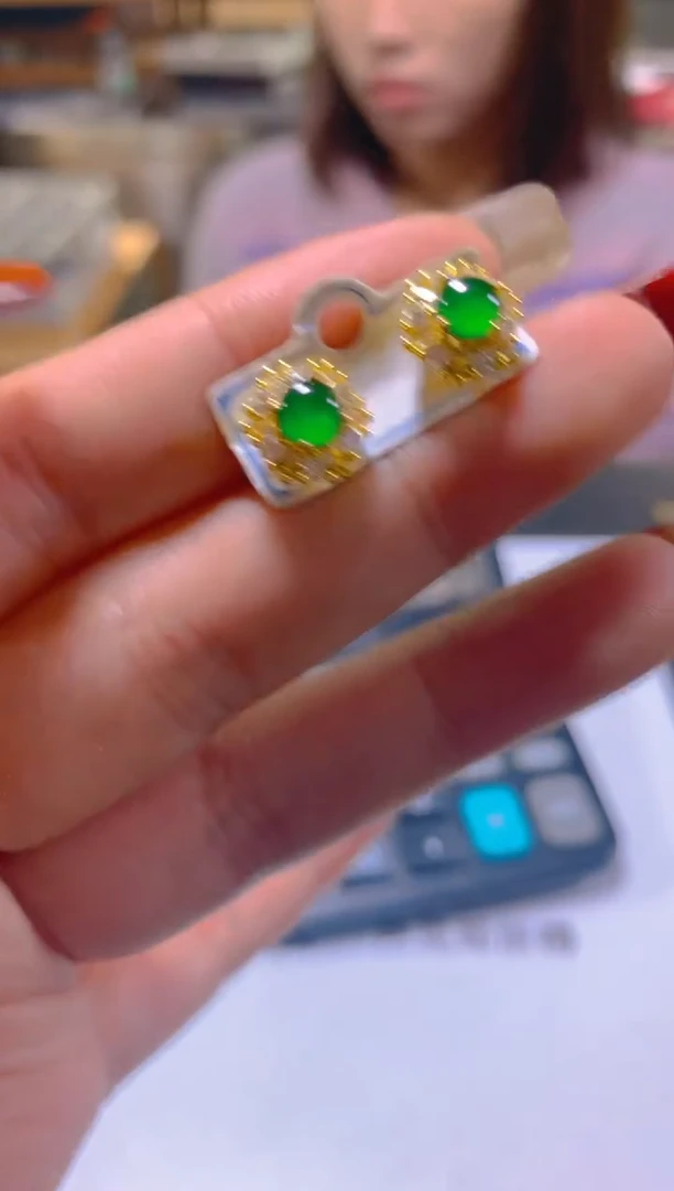 未镶嵌翡翠耳饰多样性发一