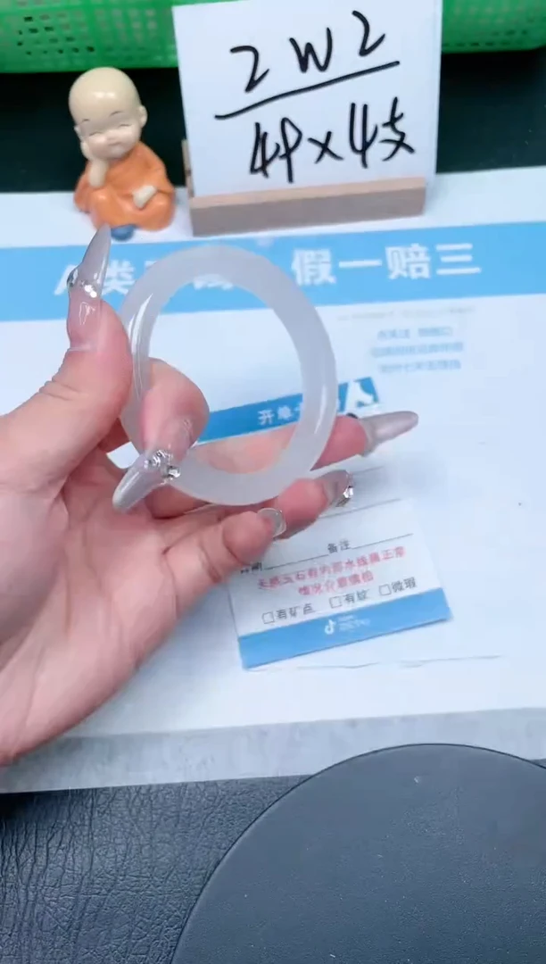 【闪购商品】石英质玉手镯未镶嵌250-52