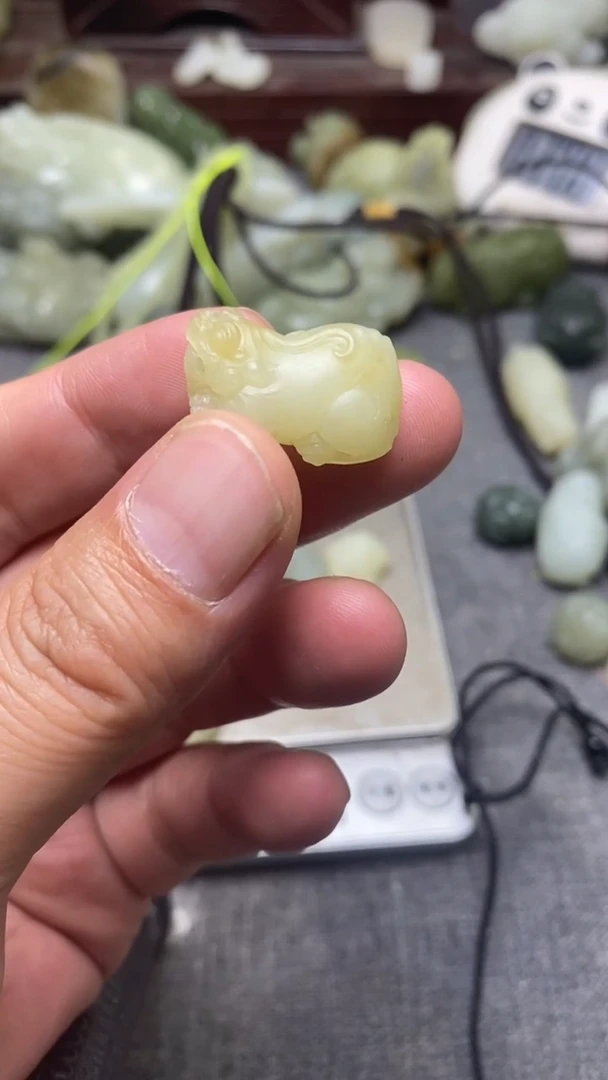 定制和田玉天**翼毛货抛光