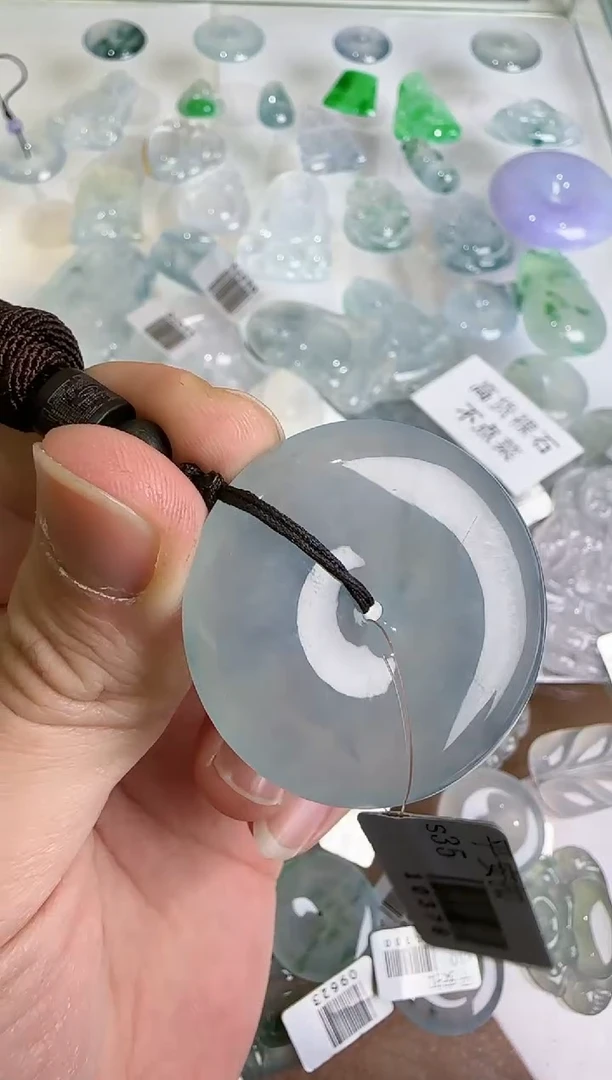 【闪购商品】翡翠吊坠(不含链)未镶嵌