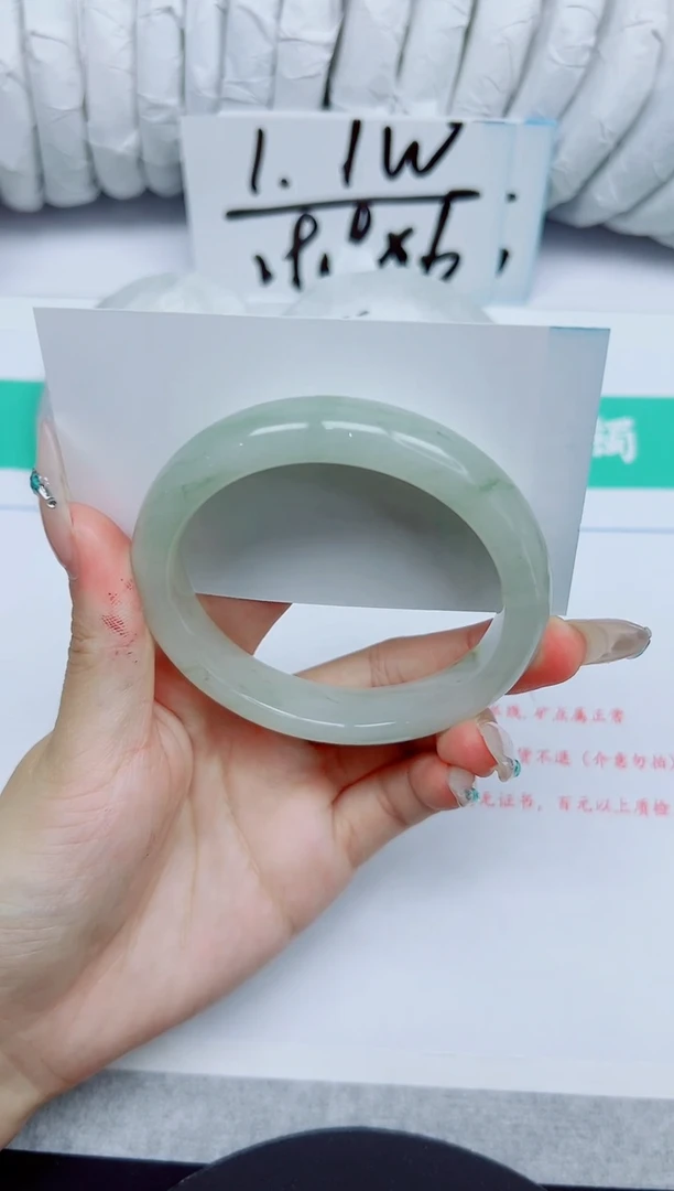 石英质玉手镯未镶嵌84/