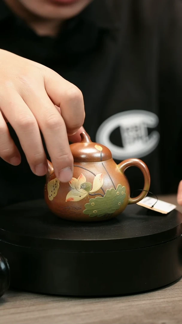 茶壶紫砂7****®H2435李小琴堆绘莲花茄瓜