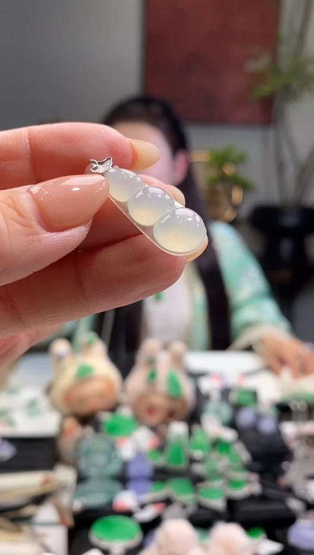 吊坠(不含链)18K金镶嵌翡翠宋*秋福豆