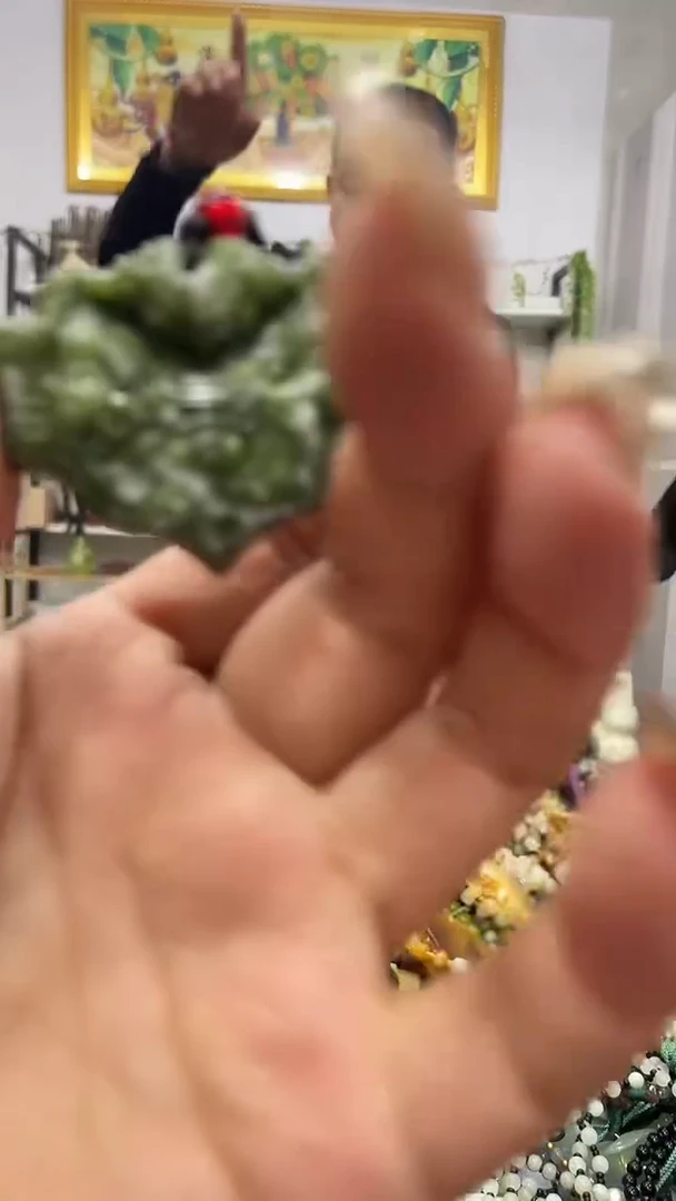 未镶嵌蛇纹石玉颈饰