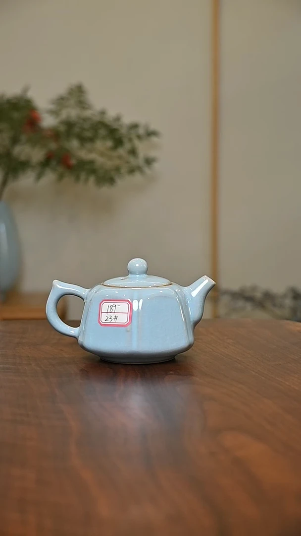 23#六合泰平壶 天青 微瑕 朱家汝窑款