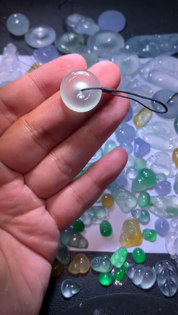 【闪购商品】翡翠颈饰未镶嵌平安扣