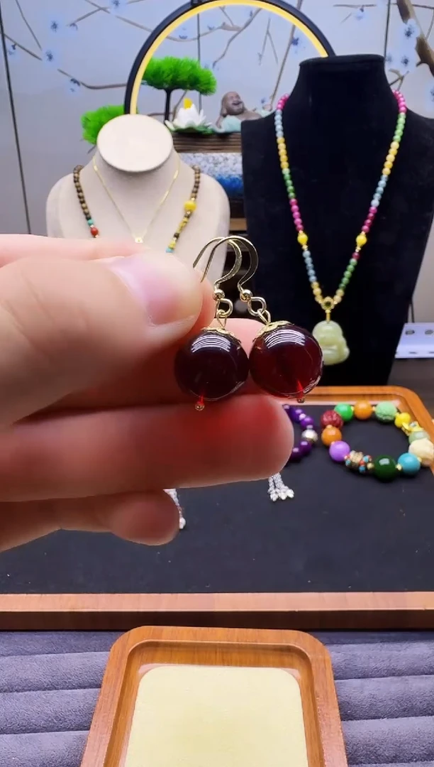 14K金镶嵌血珀耳饰E120