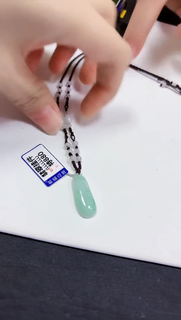 颈饰未镶嵌翡翠挂件