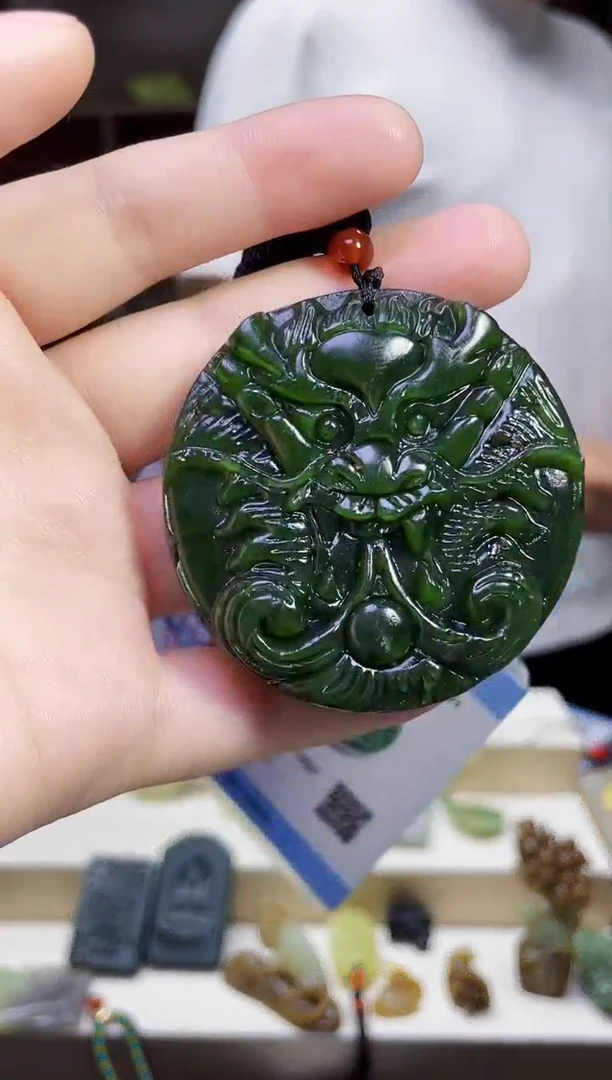 和田玉未镶嵌颈饰1