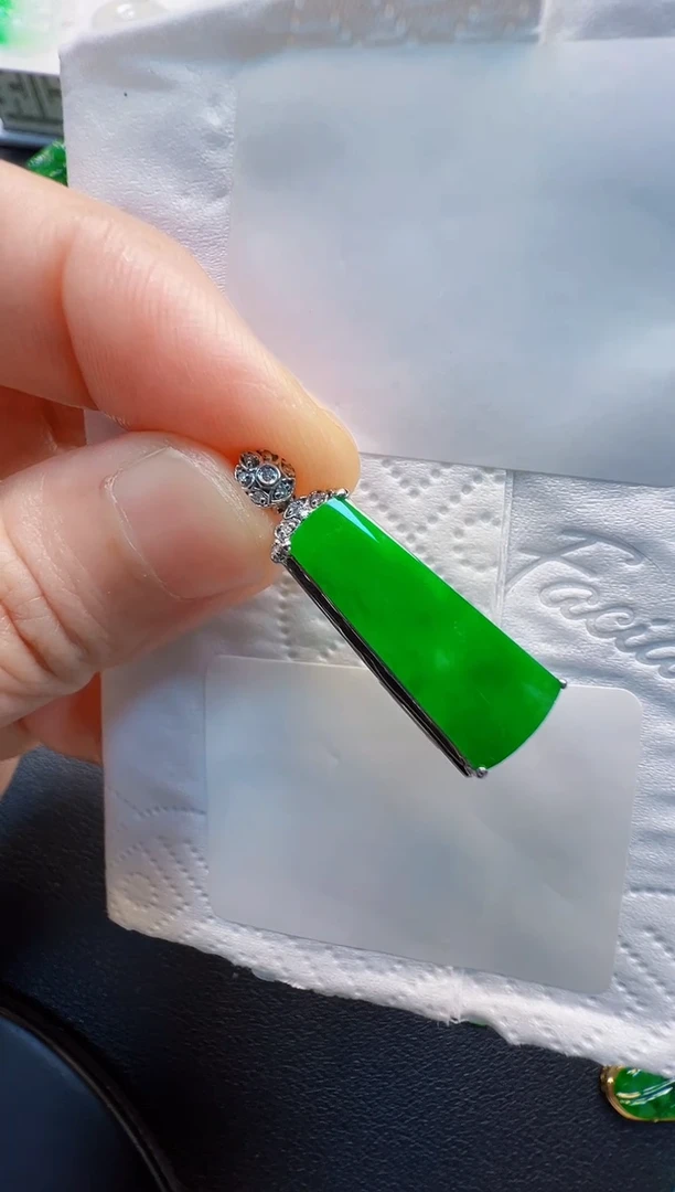 翡翠18K金镶嵌吊坠(不含链)3800