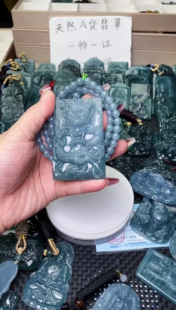 颈饰未镶嵌翡翠