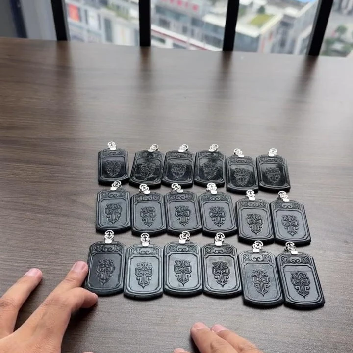 【杰缘珠宝】天然A货翡翠冰乌鸡复古无事牌吊坠 多样性发一件